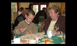 Jannes samen met bomma